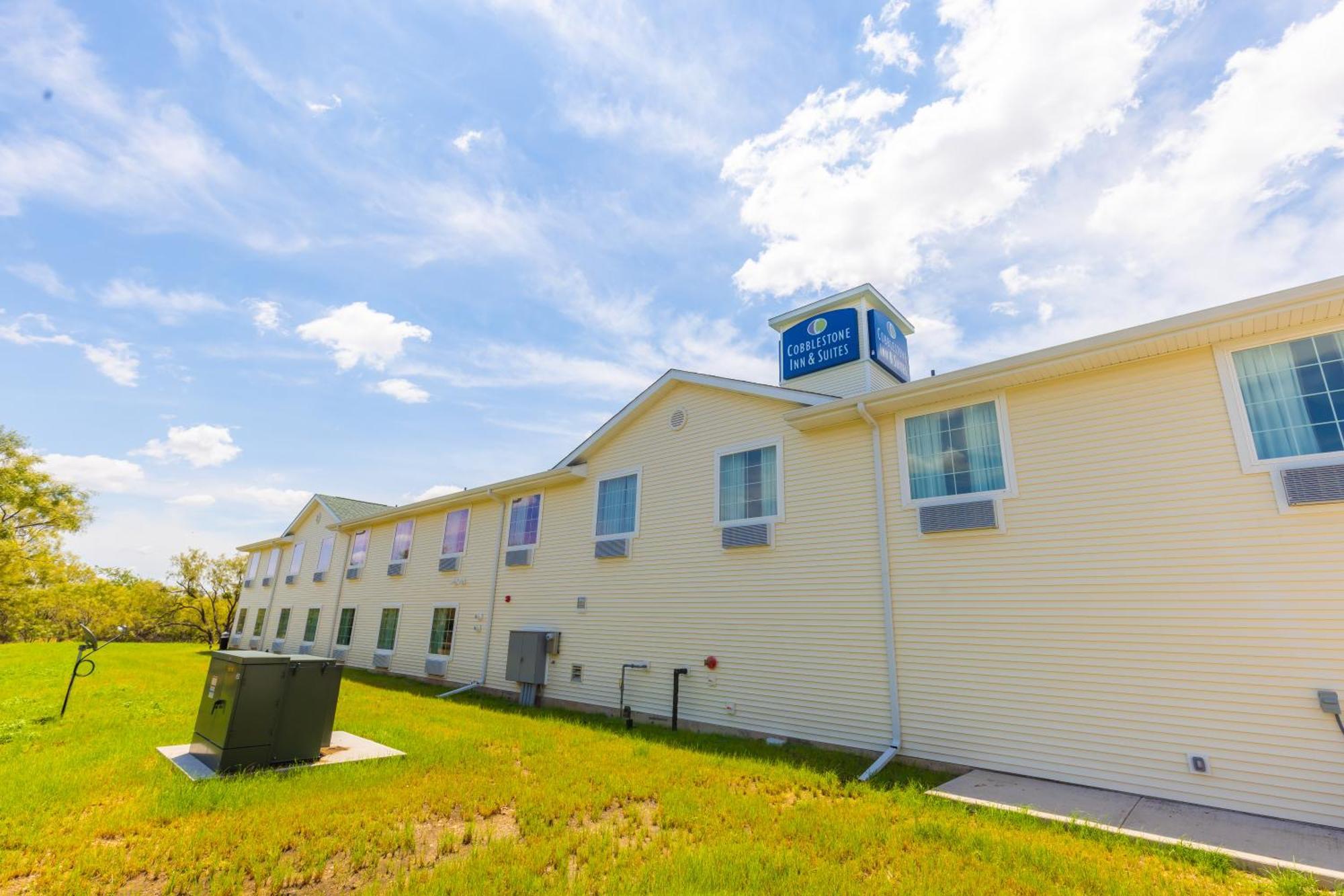 Cobblestone Inn & Suites - Winters Zewnętrze zdjęcie